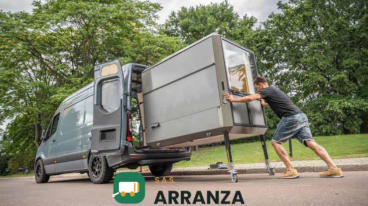 SAS ARRANZA, Anhänger und Vans