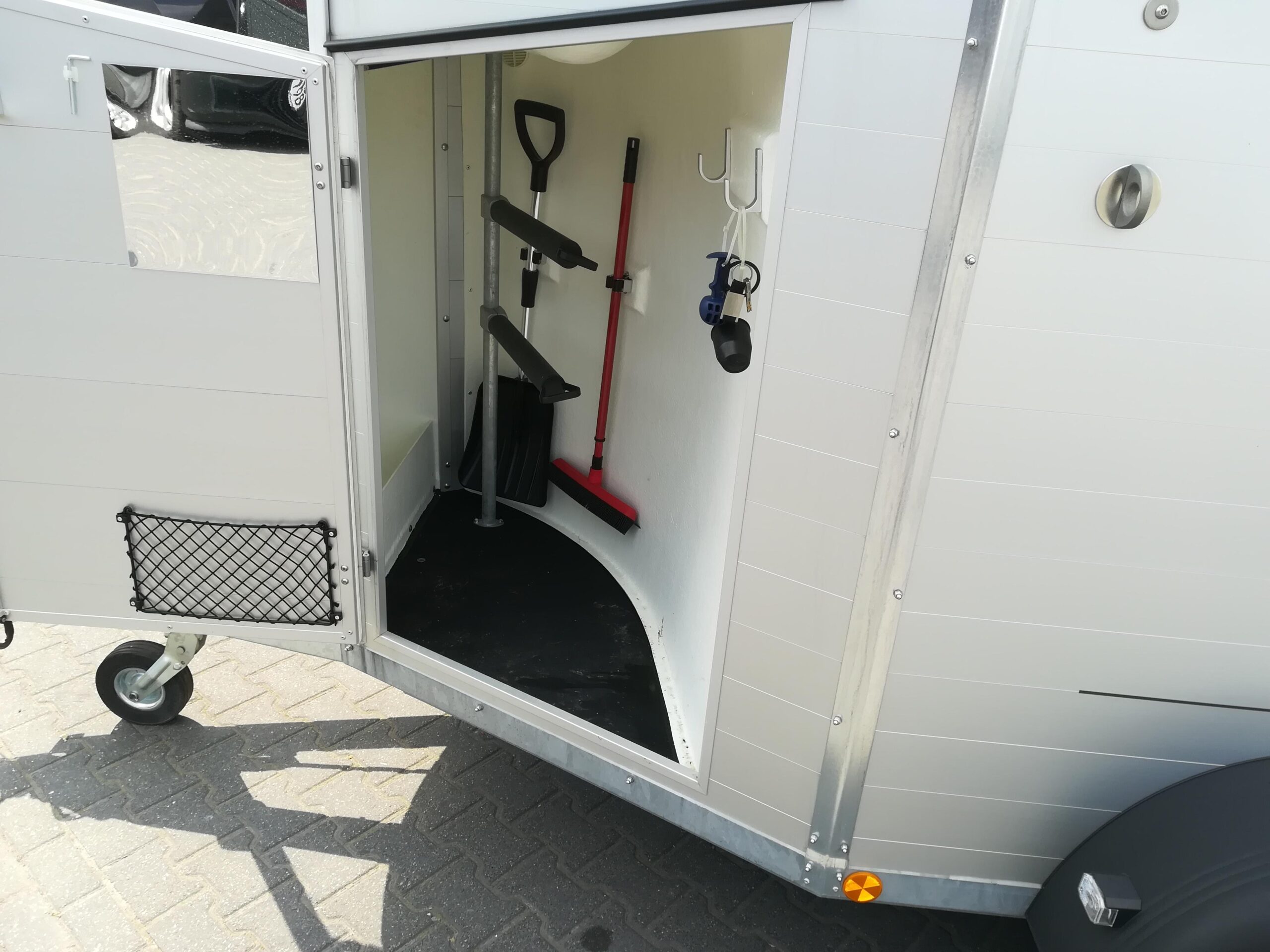 Pferdeanhänger Böckmann Champion R Sattelkammer blueline 2400kg CFF+ 100 km/h Modell 2025 – Bild 7