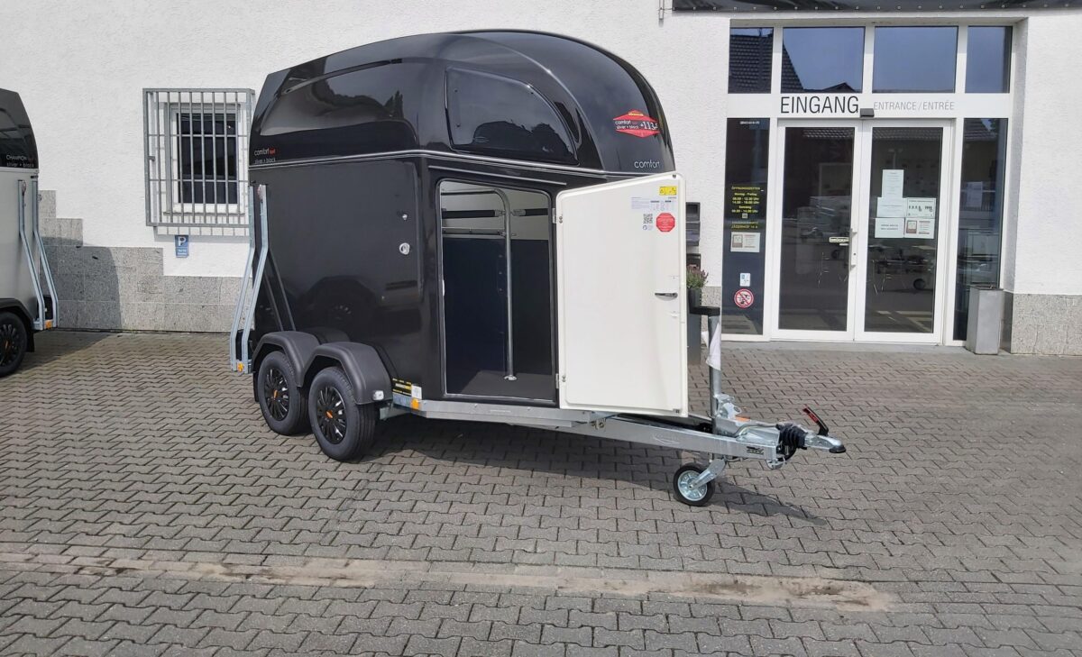 Pferdeanhänger Böckmann Comfort Esprit black Set Sattelkammer Trittschutz 100km/H 2400kg – Bild 6